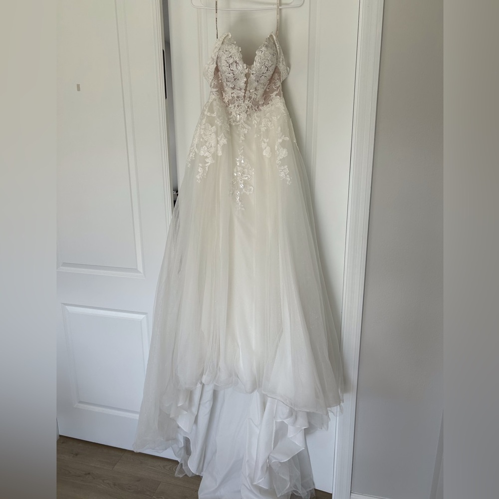 Maggie Sottero Stevie  Size:8 Ivory 2022 wedding dress - Picture 7 of 15